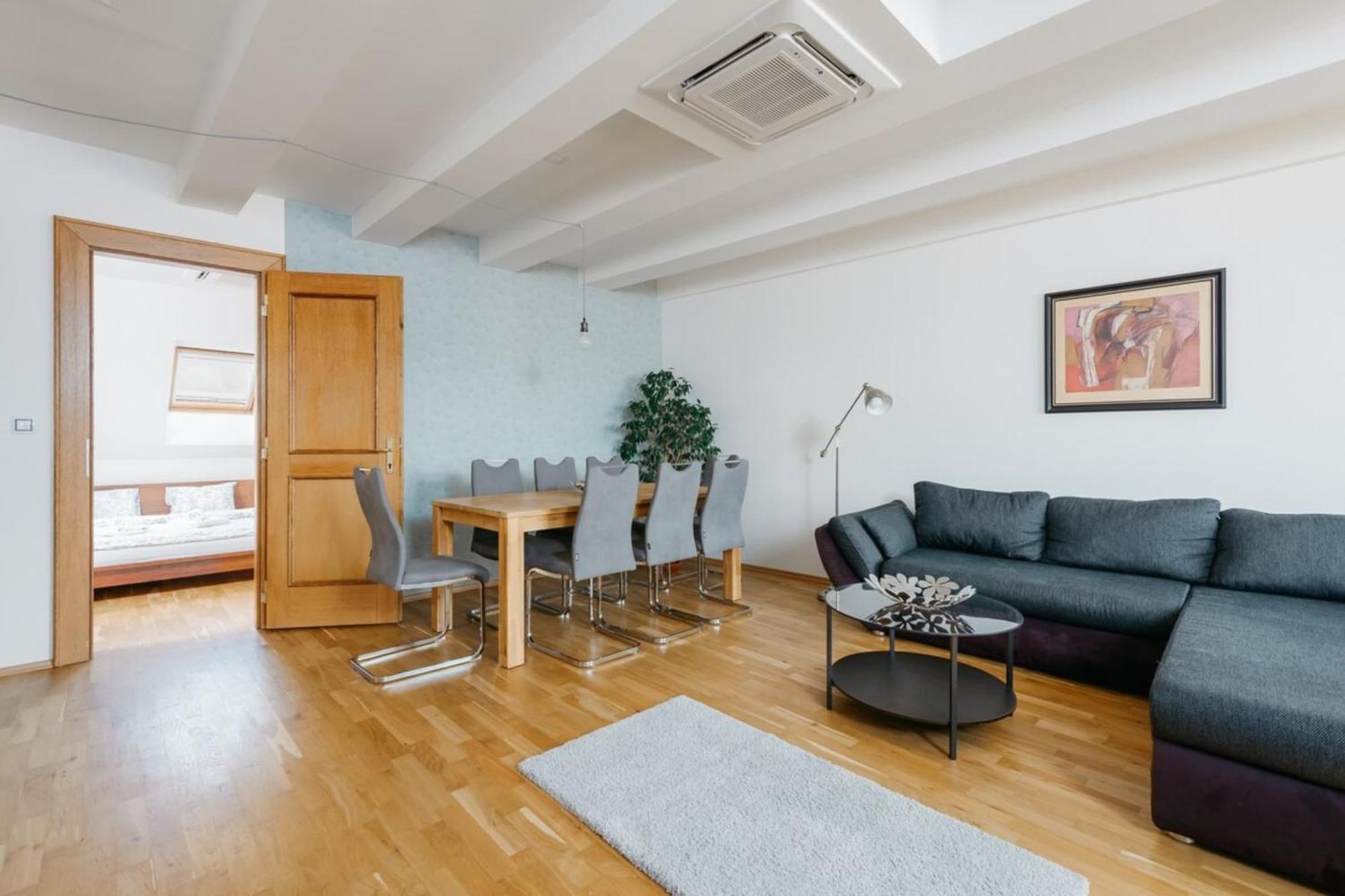 Lägenhet Eli Spacious With Old Town View, Parking & Ac