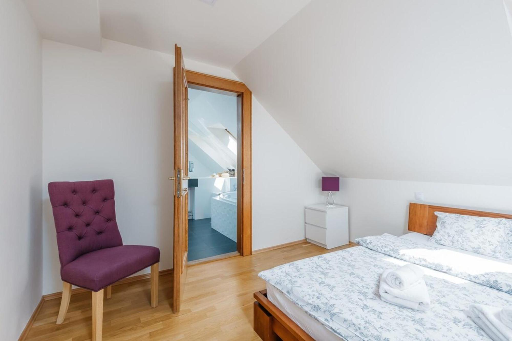 Eli Spacious With Old Town View, Parking & Ac Lägenhet